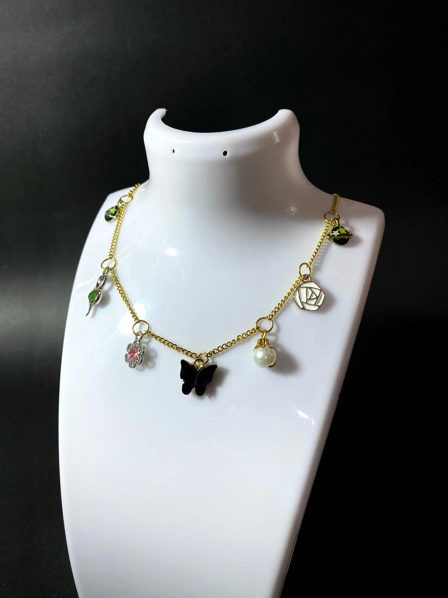 Zeenat Neck Elegance